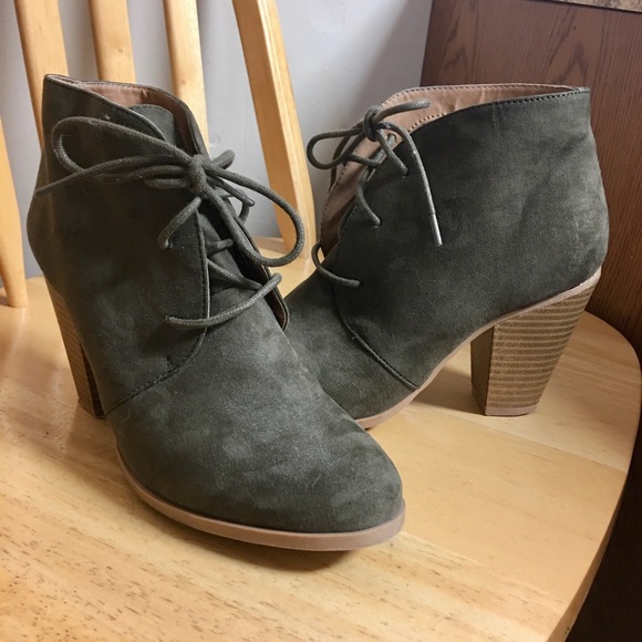 Green booties - Picture 2 of 3